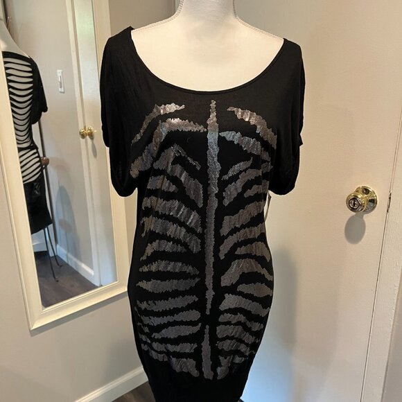 NWT Romeo & Juliet Couture Black slashed back Top, Size M - Picture 4 of 13